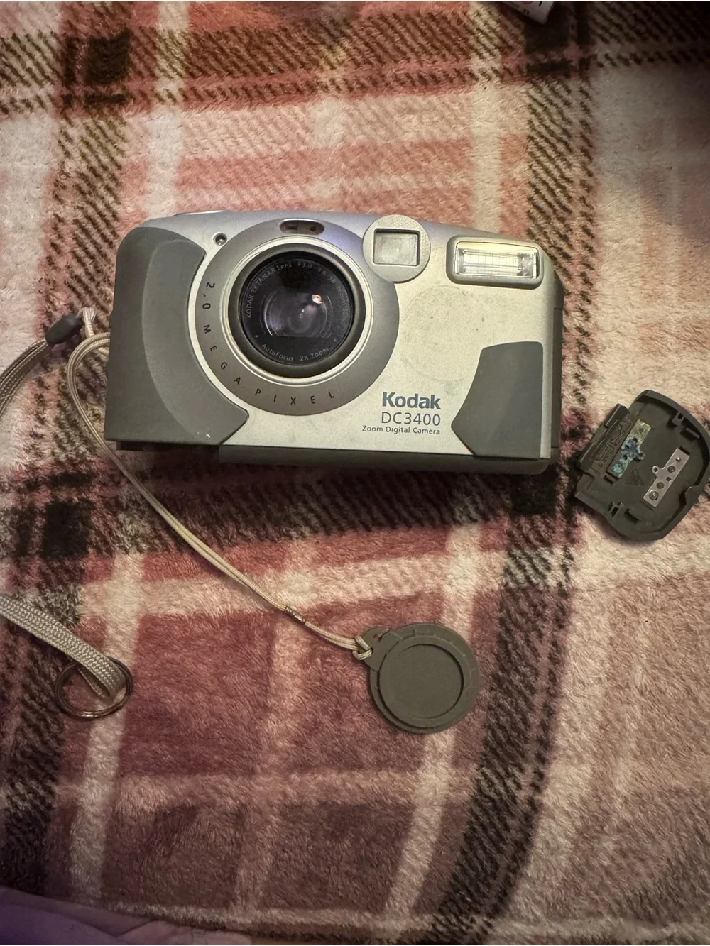 Kodak DC3400 Digital Camera 2.0 Megapixel Made In Japan vintage (Not Working)